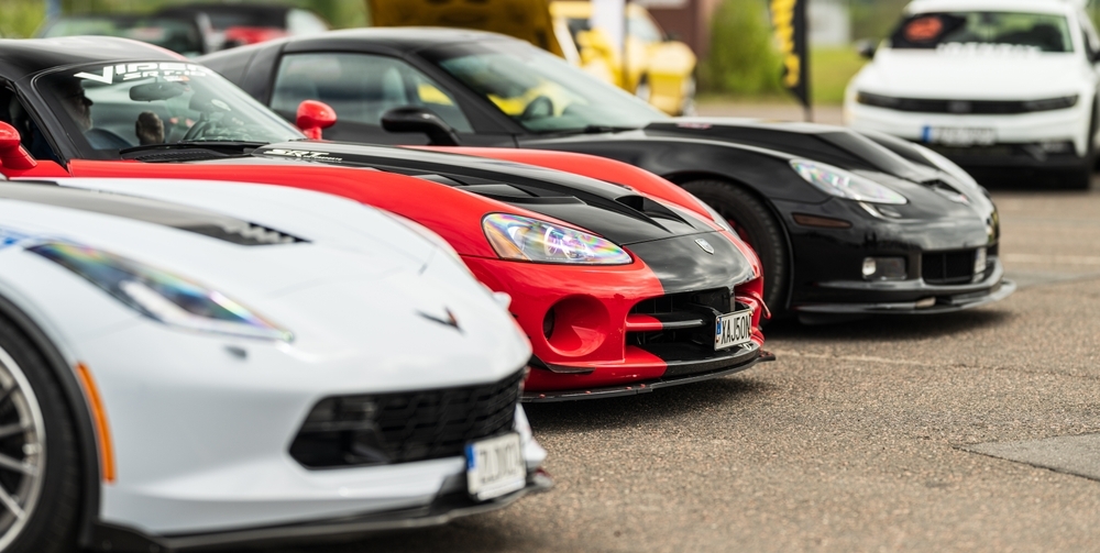 Americká sportovní auta: Corvette, Mustang nebo Challenger bez zbytečného rizika