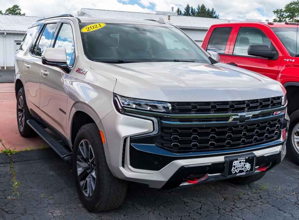 Dovezen&yacute; Chevrolet z Kanady na přepravn&iacute;m vleku.