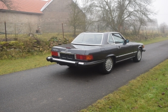 Mercedes-Benz 560 SL (R107)