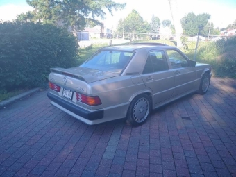 Mercedes-Benz 190E 