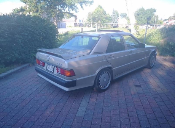 Mercedes-Benz 190E 