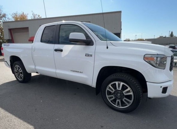 Toyota Tundra TRD SPORT 4x4 5.7L V8